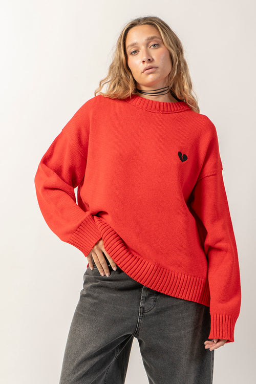 Roter Pullover mit gebrochenem Herzen