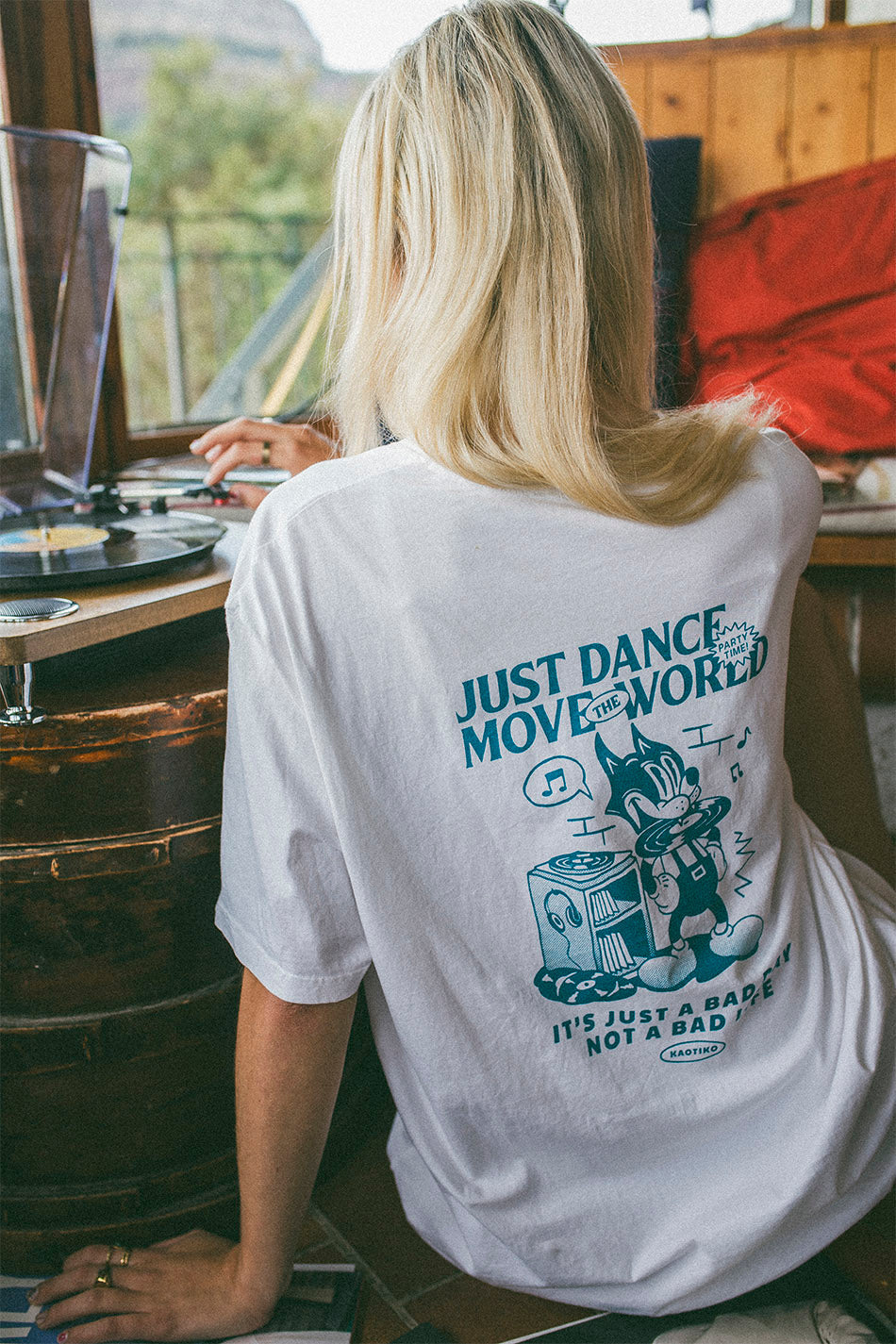 Camiseta Washed Just Dance Cat Music White