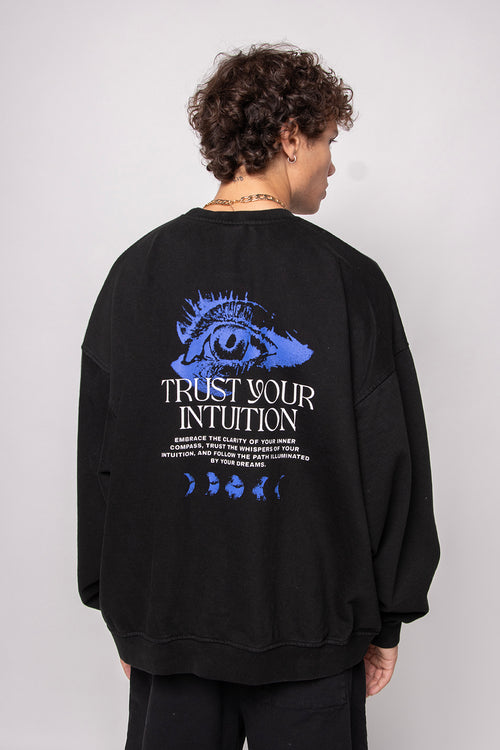 Verwaschenes schwarzes Sweatshirt „Eye Trust Your Intuition“.